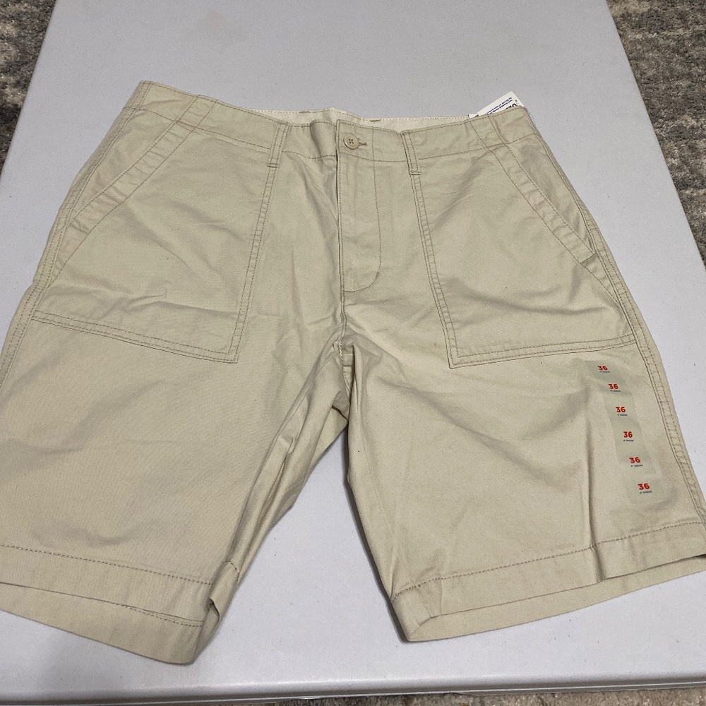 Old Navy Mens shorts size 36 Khaki creamish lived-in straight shorts 100% cotton